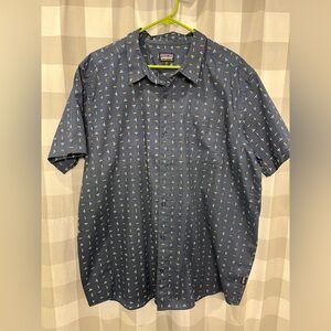 Patagonia Men's Navy Patterned Button Down Shirt